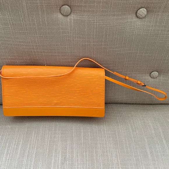 LOUIS VUITTON ๐งก Honfleur Epi Clutch Bag with dust bag - Picture 4 of 7